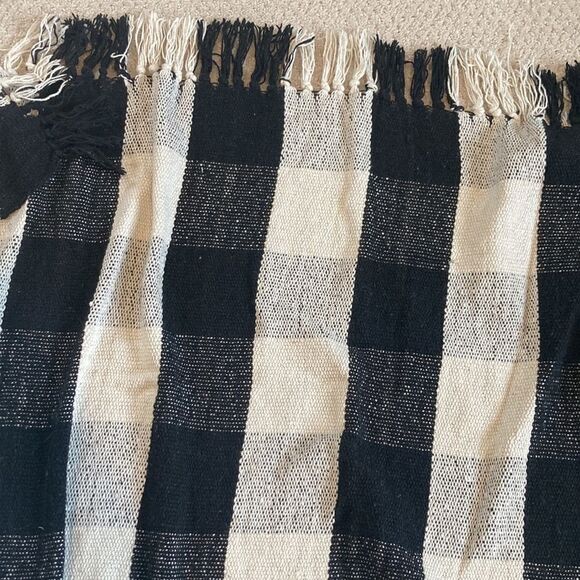 Black and white checkered throw blanket - Picture 2 of 4